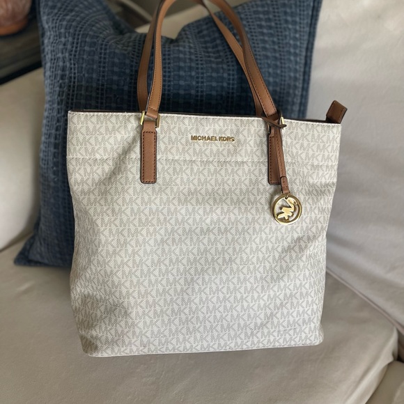 Michael Kors Original Vanilla Tote - Picture 12 of 12